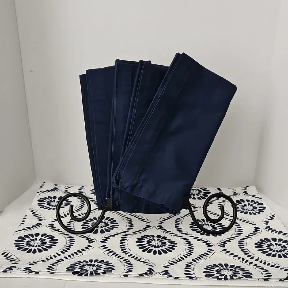 Crate&Barrel Navy Blue White Kiran Medallion Cotton Placemats (2) & Napkins (4)